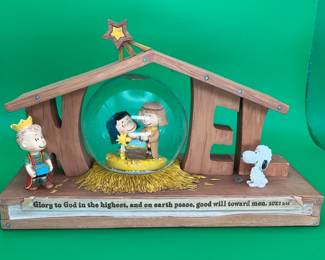 Hallmark Peanuts Noel Nativity snow globe
