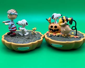 2 Figurines from Great Pumpin Charlie Brown Coll.