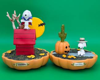 2 Hawthorne Village Peanuts Pumpkin collection