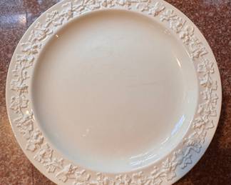 Wedgwood of Etruria & Barlaston Ivy Pattern Queensware -- Set of 10 Dinner Plates -- Set of 7 Bowls -- Set of 6 Fruit Bowls -- Set of 6 Cereal Bowls.