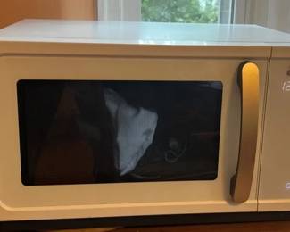 Beautiful by Drew Barrymore Microwave