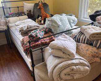 Linens, Throw Blanket
