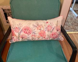 $18.00 - Floral Decorative Throw Pillow