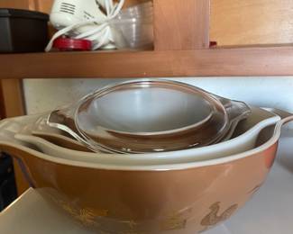 $75.00 - Vintage Pyrex Early American Brown & Gold Mixing Bowls and Casserole Set