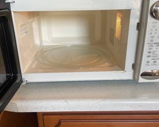 $30.00 - Sharp Carousel Countertop Microwave