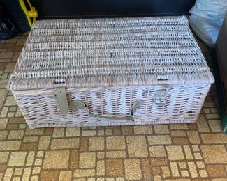$50.00 - Large Wicker Picnic Basket Hamper with Utensils, Gingham Lining & Innostage Wine Table