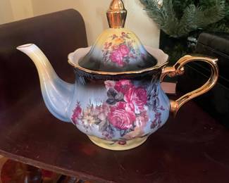$15.00 - Decorative Victorian-Style Floral Rose Teapot with Gold Accents
