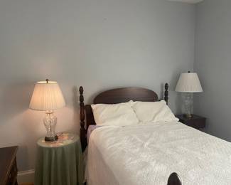 $255.00 - Vintage Full-Sized Solid Wood 4-Poster Bed