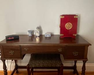 $125.00 - Traditional Solid Wood Writing Desk/Vanity with Upholstered Bench