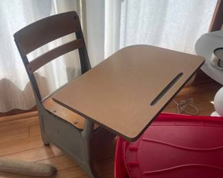 $25.00 - Vintage Industrial School Desk Chair, Wood & Metal Student Desk