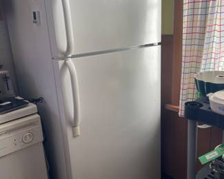 $175.00 - Frigidaire 18.2 Cu. Ft. Top Freezer Refrigerator, White, Clean & Working