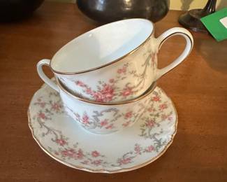 $10.00 - 2 Teacups and Saucer Set