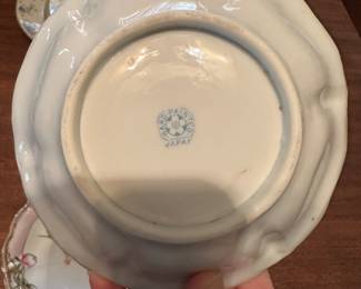$20.00 - 5 Hand-Painted Japanese Pink Floral Porcelain Dishes With Glided Scalloped Rims
