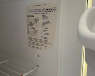 $175.00 - Frigidaire 18.2 Cu. Ft. Top Freezer Refrigerator, White, Clean & Working