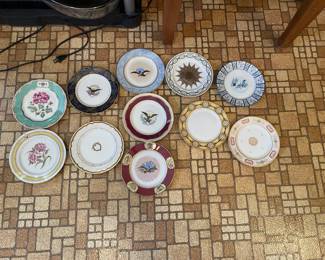 $75.00 - Lenox "The American Presidency" Porcelain Collector Plates, Set of 11