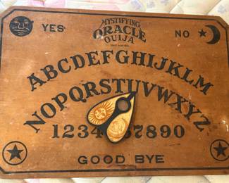 Vintage William Fuld "Mystifying Oracle" Ouija Board