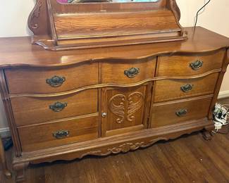 Lexington Furniture Victorian Sampler Oak Triple Dresser