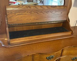 Lexington Furniture Victorian Sampler Oak Triple Dresser