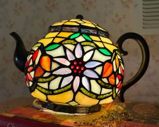 Tiffany Style Teapot Lamp