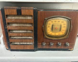 Firestone Air Chief Cosmopolitan Vacuum Tube Radio
