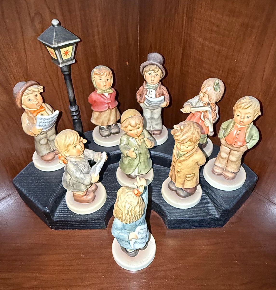 M.I. Hummel Club Kinder Choir #455 Figurine Set with Lamp Post