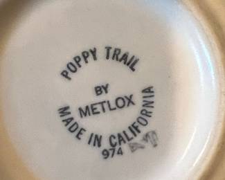 Metlox Poppy Trail Daisy Pattern Dinnerware Set