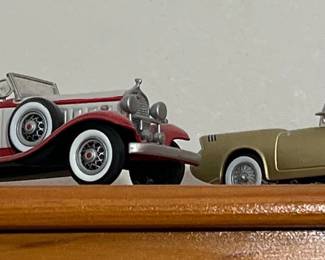 Diecast Classic Car Model Collection - 1930s & Mid-Century Style