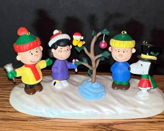 Hallmark Keepsake Peanuts "A Charlie Brown Christmas" Tabletop Display