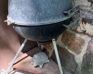 Kettle Style Charcoal Grill
