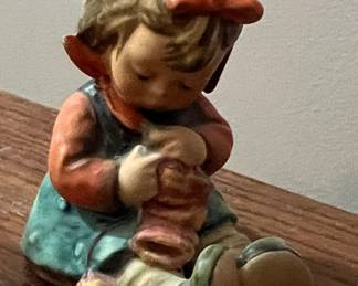 Goebel Hummel "Knit One, Purl One" Figurine #432