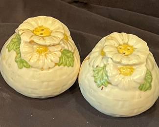 Metlox Poppytrail Sculptured Daisy Salt and Pepper Shakers