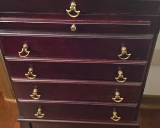 Federal Style Mahogany Bachelor's Chest