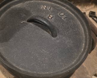 No. 8 Cast Iron Dutch Oven with Lid