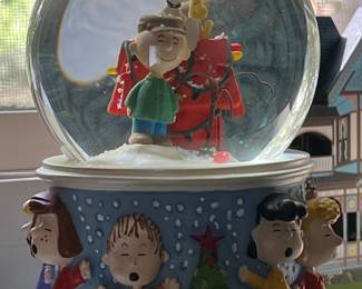 Hallmark Peanuts Christmas Musical Snow Globe