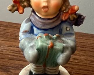 Hummel Figurine 'Christmas Time'