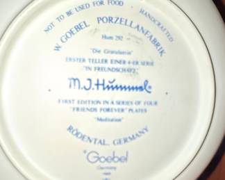 Goebel M.J. Hummel Die Gratulantin Plate - Friends Forever Series First Edition