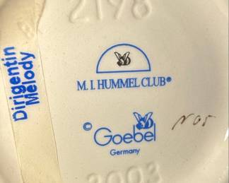 M.I. Hummel Club Kinder Choir #455 Figurine Set with Lamp Post