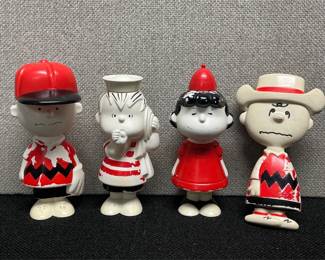 Lot # : 192 - Vintage Charlie Brown Hairbrush & Friends Bath