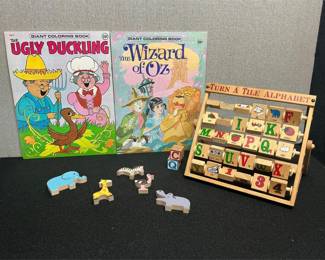 Lot # : 189 - Vintage Children’s Toys & Coloring Books