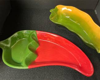 Pepper shaped serving dishes