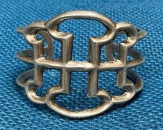 Lot # : 56 - Sturdy Openwork Geometric Sturdy Metal Cuff