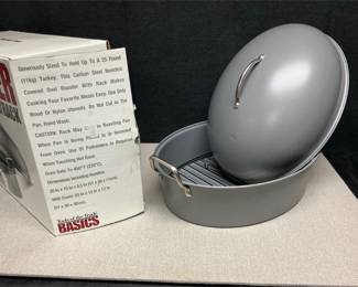 Lot # : 30 - NIB Oval Roaster w/Lid
