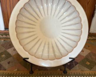20” Vintage Decorative Fluted Ceramic Plate with Black Metal Display Stand