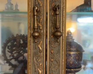 22”x25”x5” Vintage Ornate Gold-Framed Wall-Mounted Curio Display Cabinet