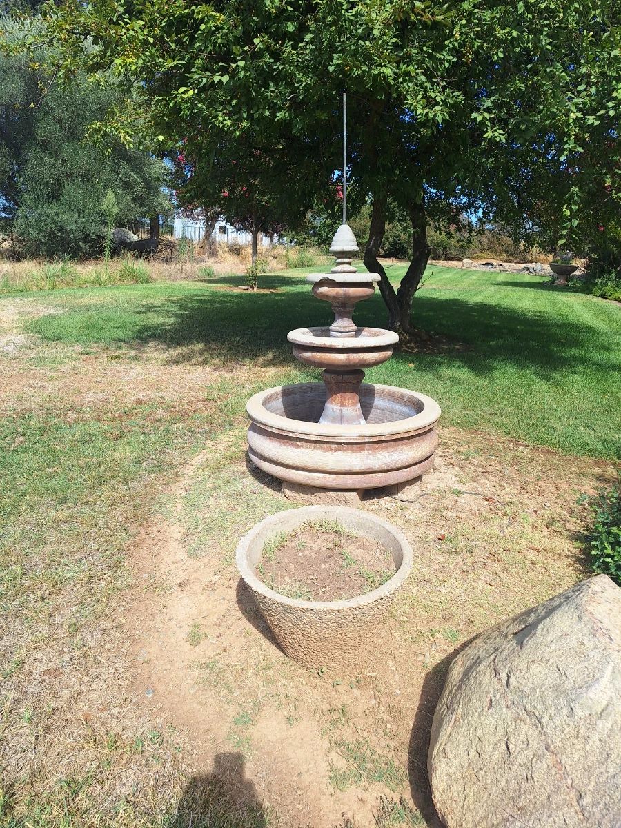 Large fountain 300 dollars