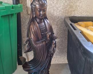 Bronze statue 400