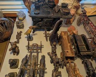 Antique cast iron horse toys - Vintage cast iron mini stove