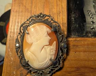Vintage Shell Cameo Brooch