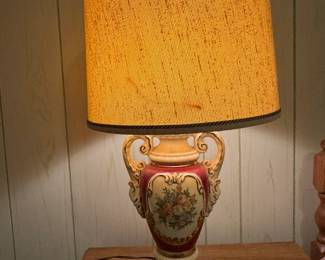 Vintage urn style table lamp
