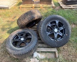  (4) GMC 255/65R17 WHEELS & TIRES
